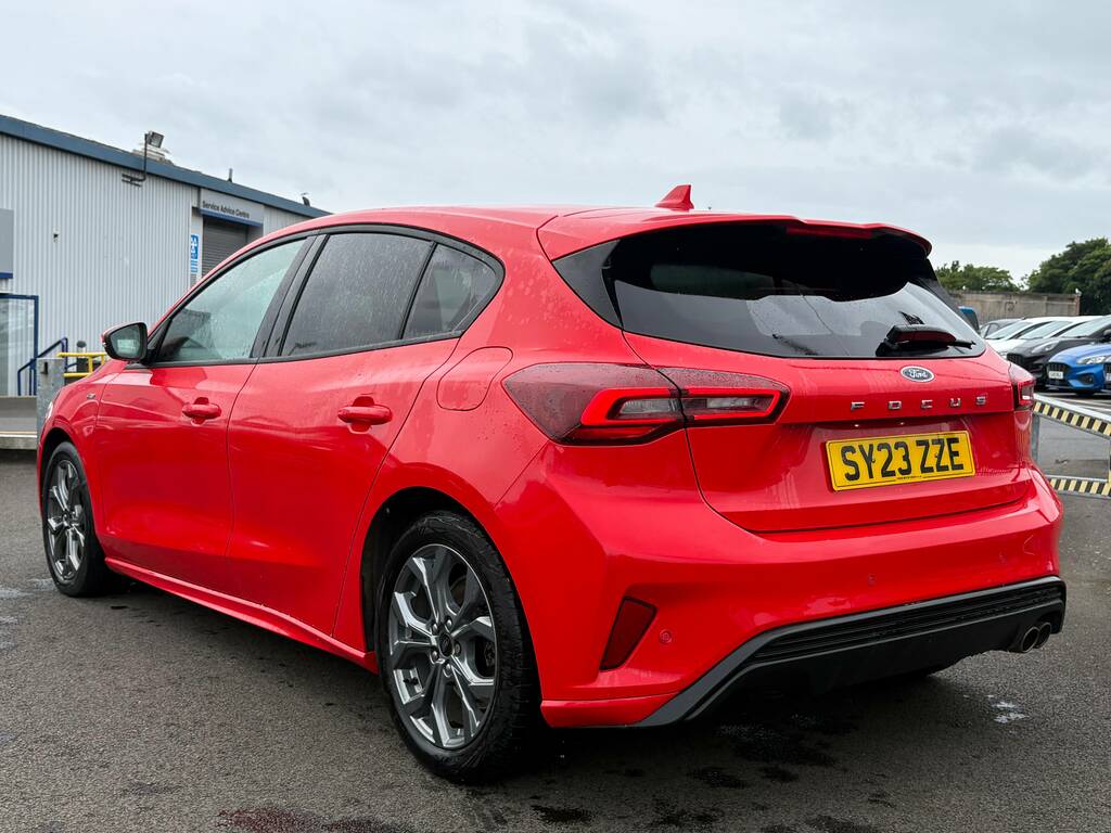Ford Focus 1.0T Ecoboost St-line Hatchback SY23ZZE Red #5