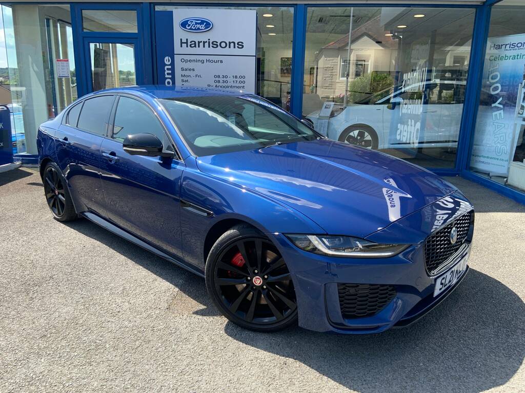 Jaguar XE R-dynamic Black Mhev Blue