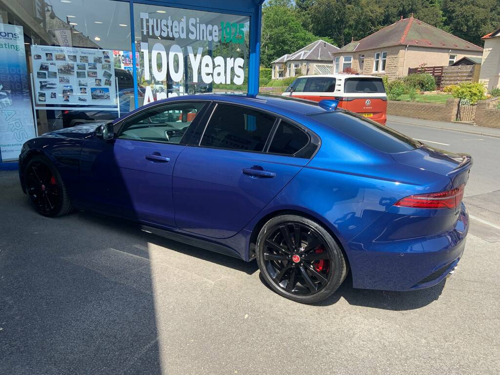 Jaguar XE R-dynamic Black Mhev Blue #4