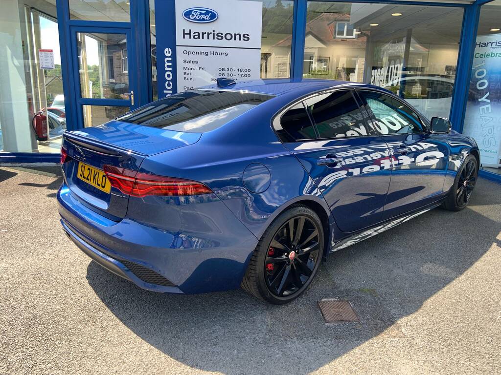 Jaguar XE R-dynamic Black Mhev Blue #5