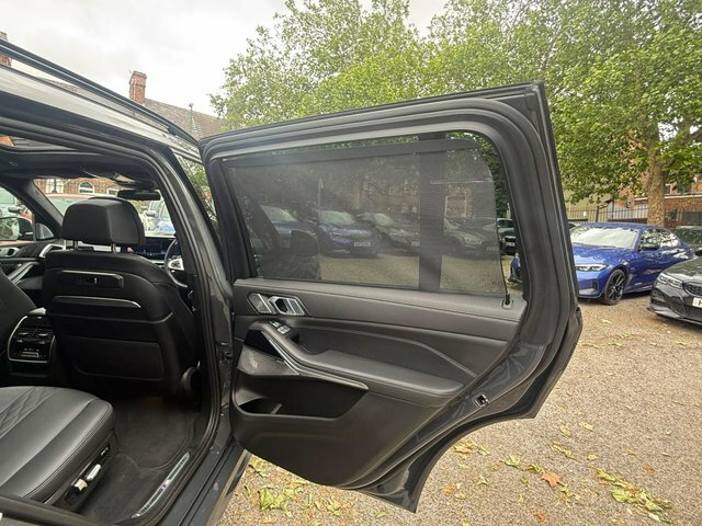 BMW X7 Xdrive M60i Step Ultimate Pack Black #30