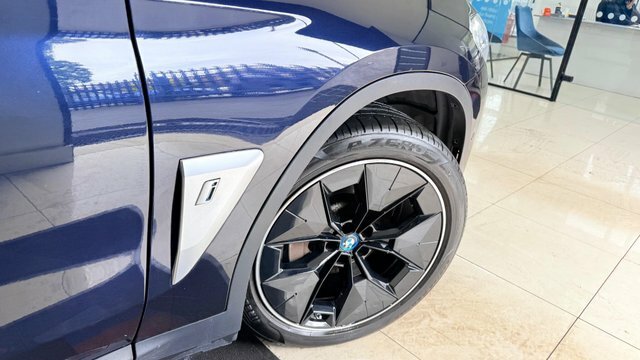 BMW iX3 80Kwh Premier Edition Black #2