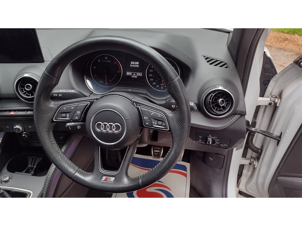 Audi Q2 Tdi S Line PE19WXX White #5