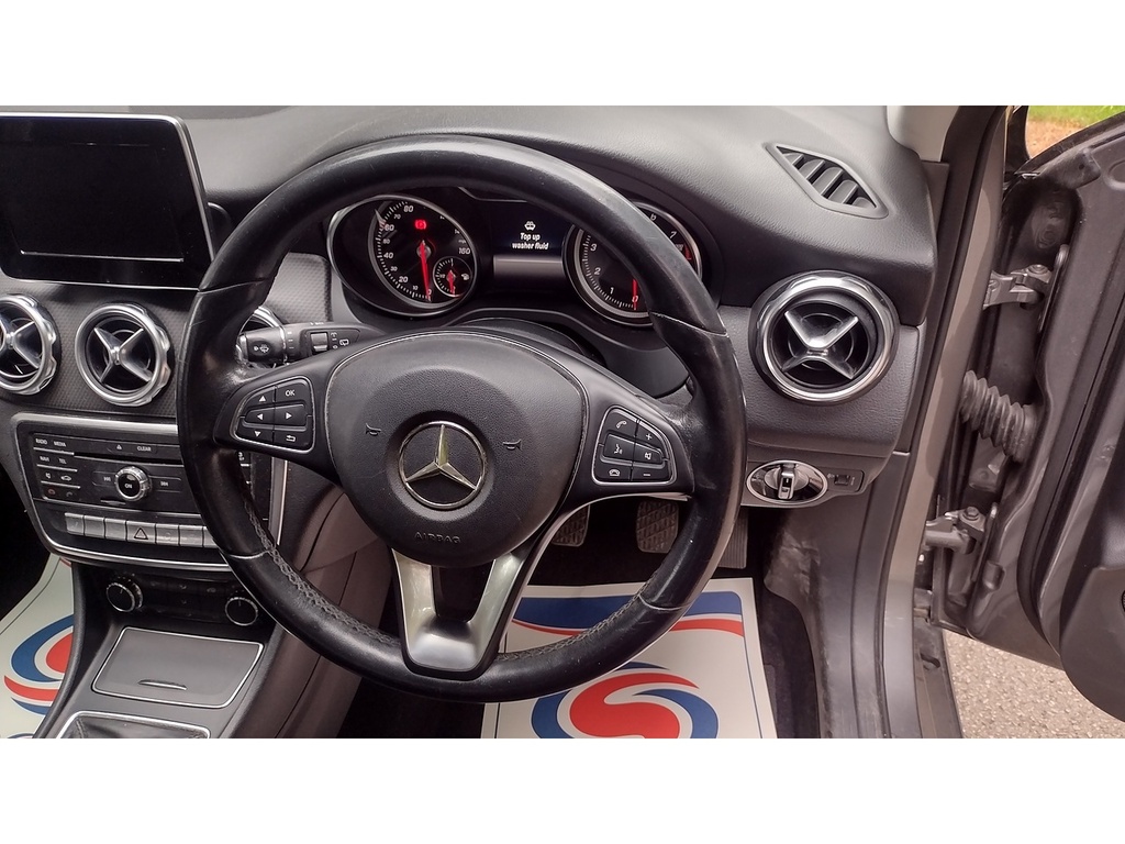 Mercedes-Benz GLA Class Gla200 Se PK18GVX Grey #6