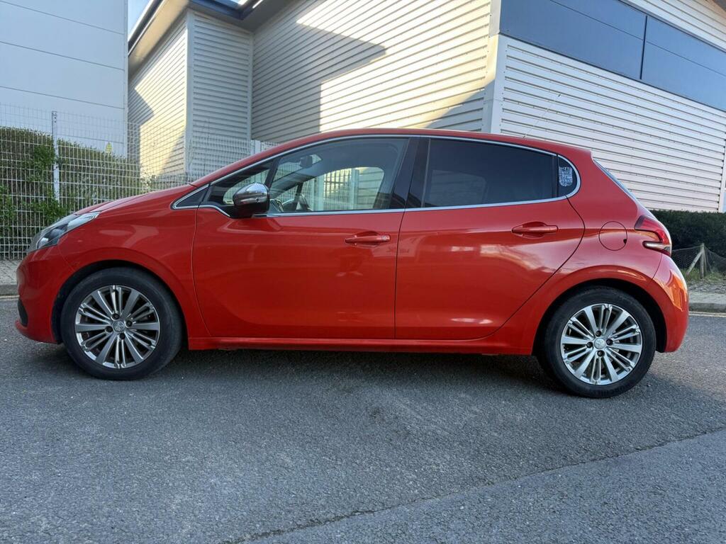 Peugeot 208 Hatchback 1.2 Puretech Allure Euro 6 201717 KY17OHH Orange #5