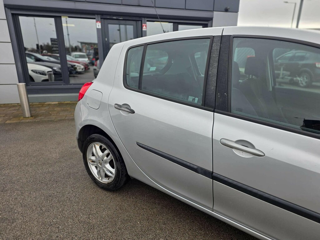 Renault Clio 1.1 Dynamique T 100 Silver #4
