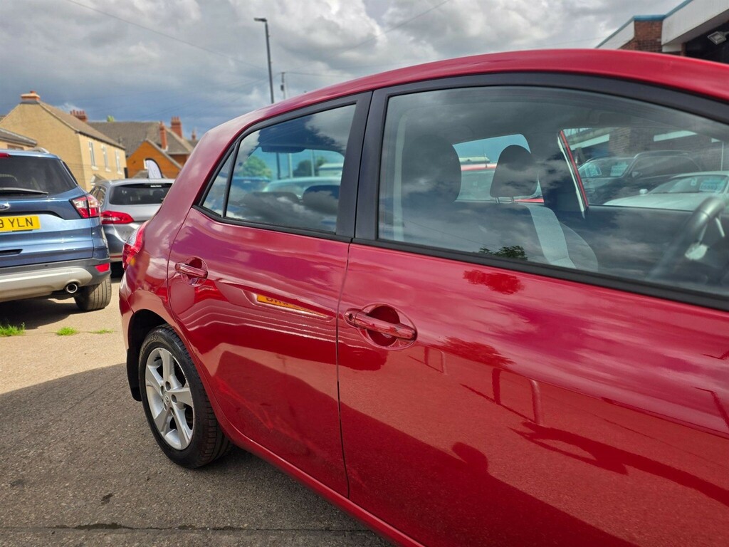 Toyota Auris 1.6 V-matic Tr DN10AYS Red #2