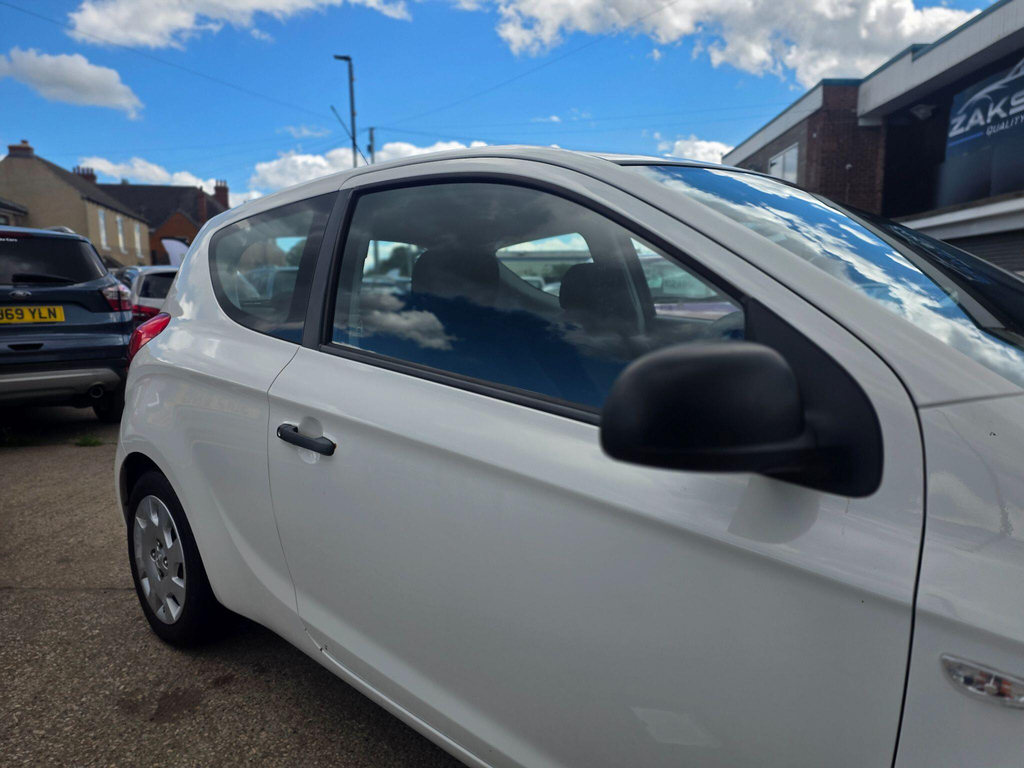Hyundai I20 1.2 Classic Euro 5 UUI4561 White #2