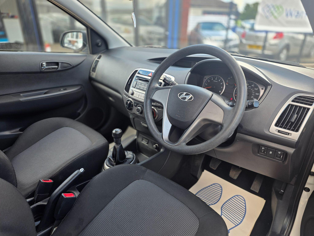 Hyundai I20 1.2 Classic Euro 5 UUI4561 White #3