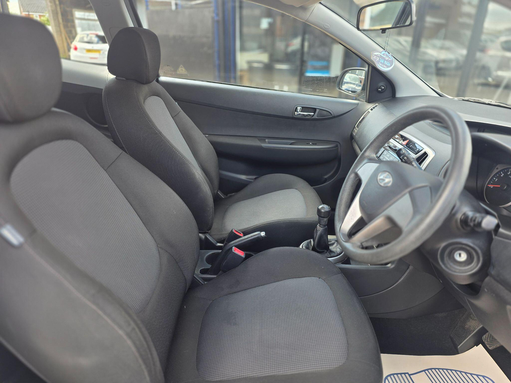 Hyundai I20 1.2 Classic Euro 5 UUI4561 White #4