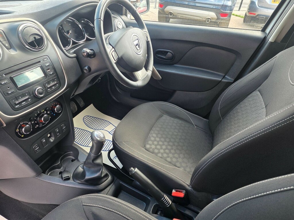 Dacia Logan Estate White #26