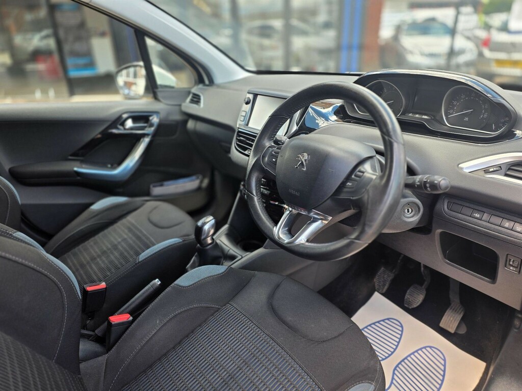 Peugeot 208 1.6 E-hdi Allure Euro 5 Ss #3