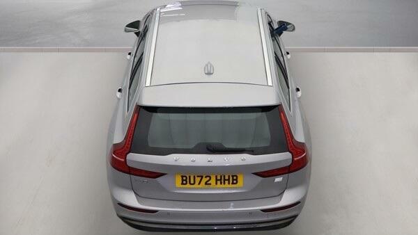 Volvo V60 B4 P Momentum Red #7