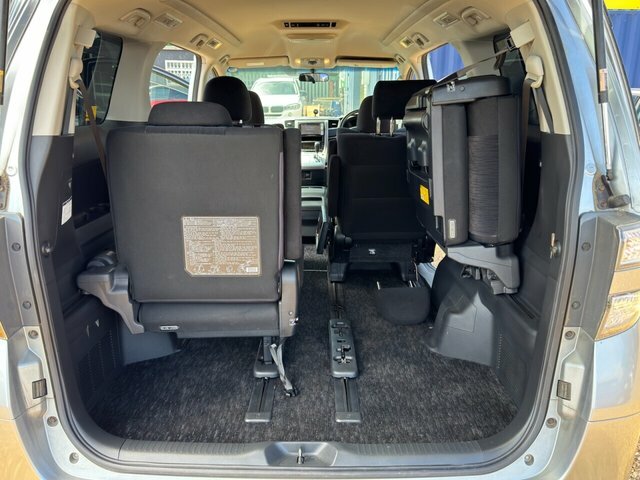 Toyota Vellfire Mpv White #32
