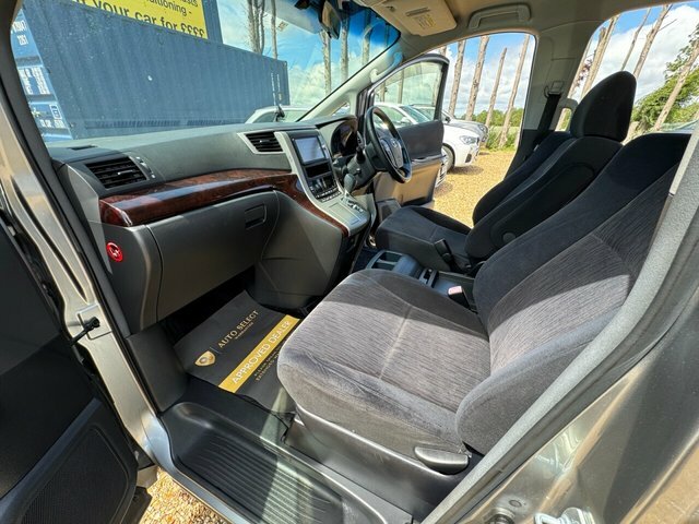 Toyota Vellfire Mpv White #16