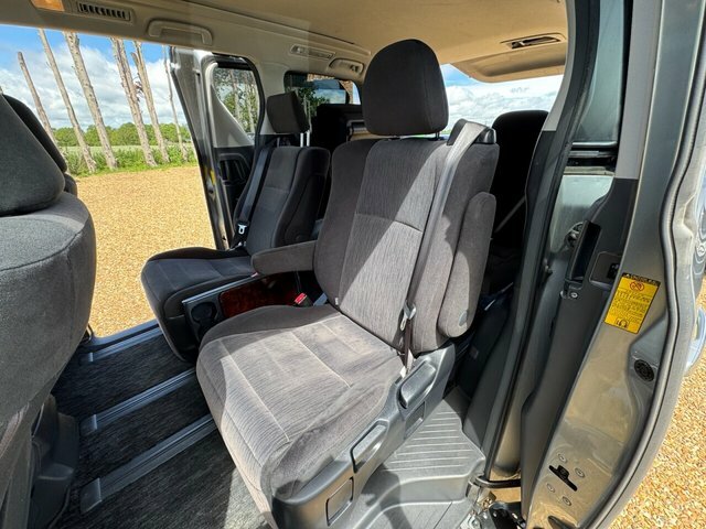 Toyota Vellfire Mpv White #10