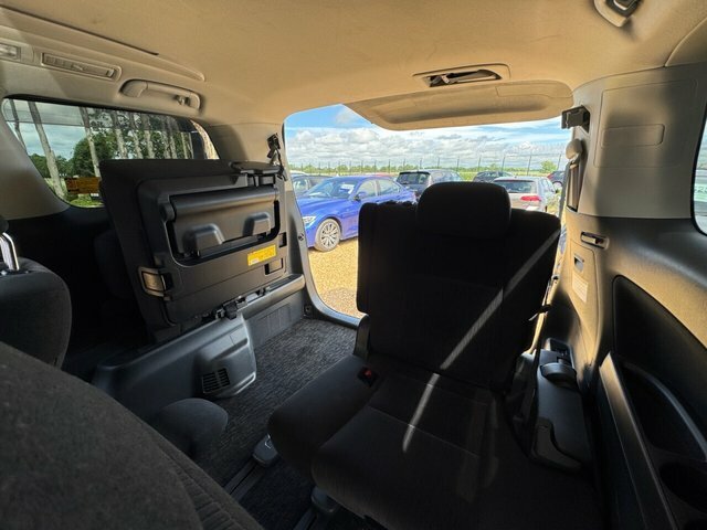 Toyota Vellfire Mpv White #11