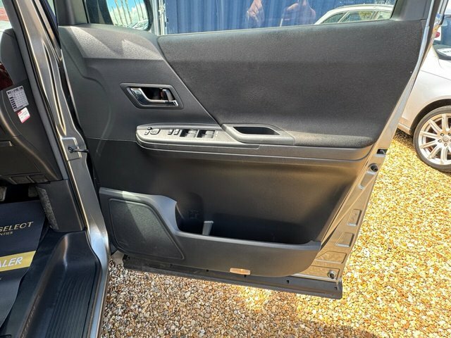 Toyota Vellfire Mpv White #27