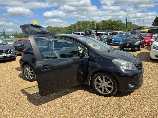 Toyota Yaris Hatchback White #9
