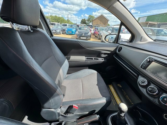 Toyota Yaris Hatchback White #18