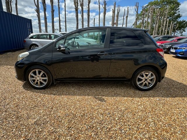 Toyota Yaris Hatchback White #24