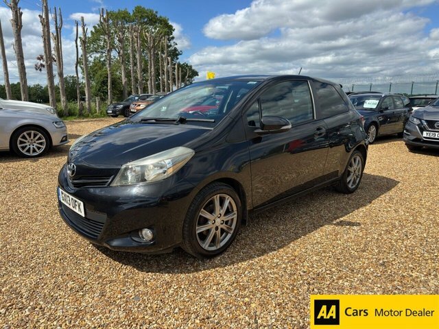 Toyota Yaris Hatchback White #3