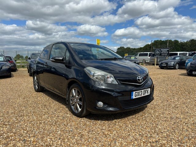 Toyota Yaris Hatchback White #25