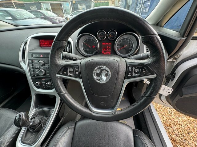Vauxhall Astra 1.6 Excite 113 Bhp White #18