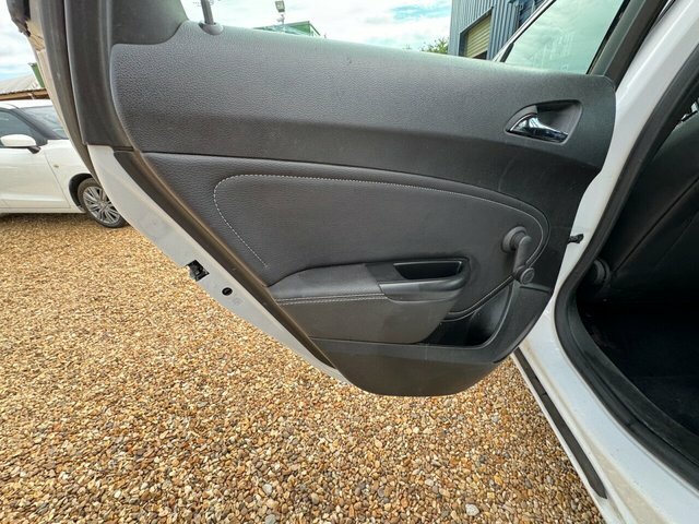 Vauxhall Astra 1.6 Excite 113 Bhp White #27