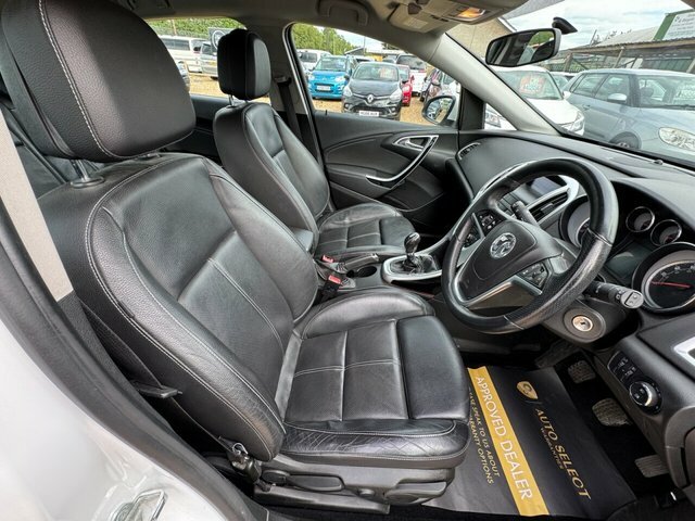 Vauxhall Astra 1.6 Excite 113 Bhp White #16