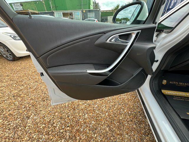 Vauxhall Astra 1.6 Excite 113 Bhp White #29