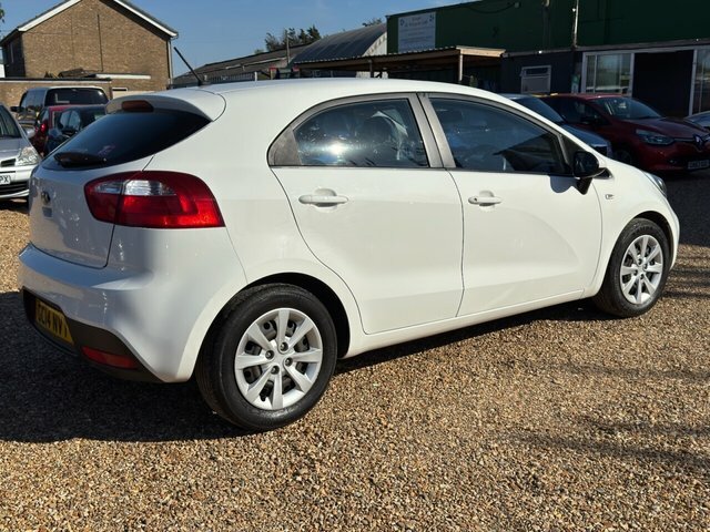 Kia RIO 1.25 1 Air Hatchback Euro 5 84 White #6