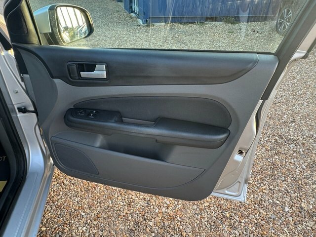 Ford Focus 1.6 Zetec Hatchback 161 Gkm, 9 Black #17