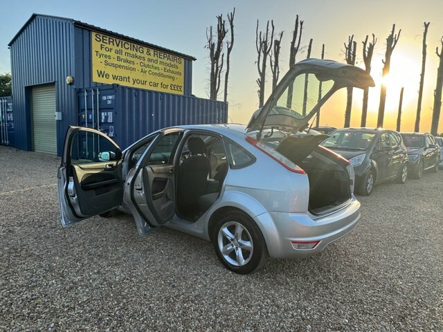 Ford Focus 1.6 Zetec Hatchback 161 Gkm, 9 Black #15