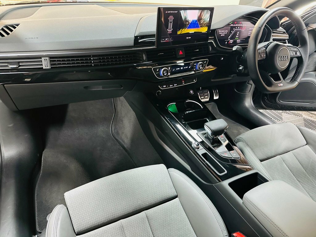 Audi A4 Avant 2L Black Edition GY23ODC Black #5