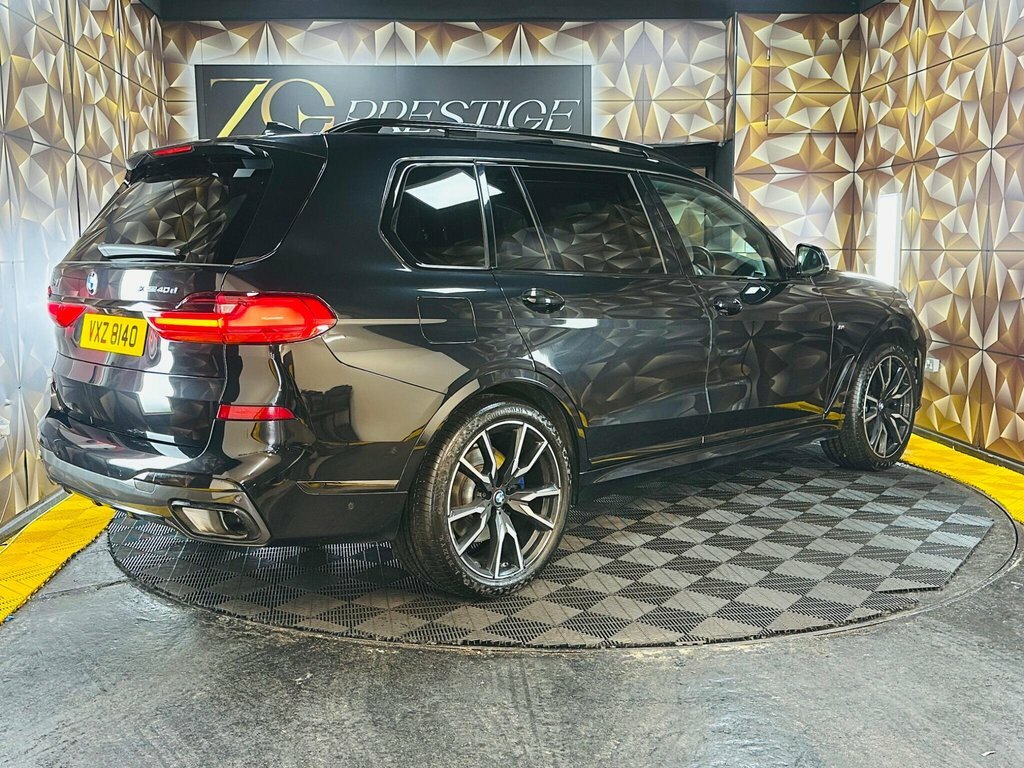 BMW X7 4.4 X7 Black #40