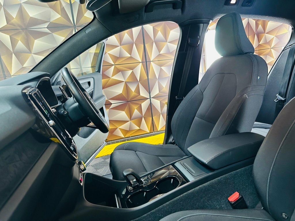 Volvo C40 Suv Black #3