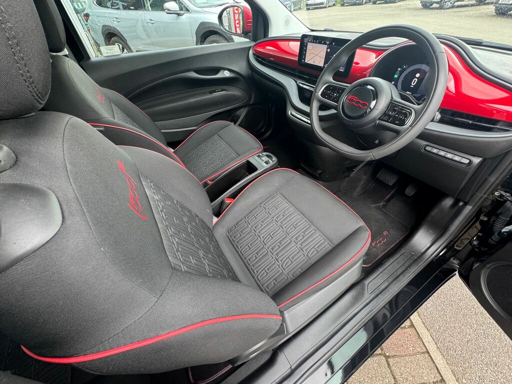 Fiat 500E 42Kwh Red Hatchback 118 Ps CE72NUA Black #2