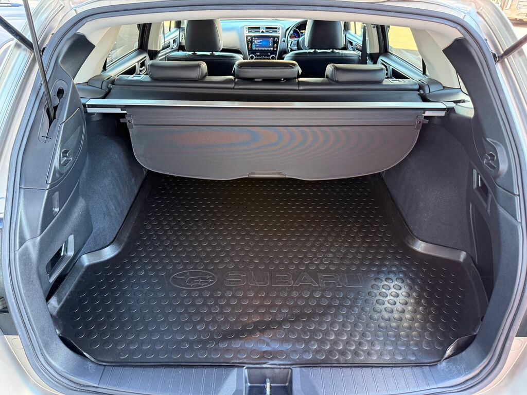 Subaru Outback Touring Gold #9