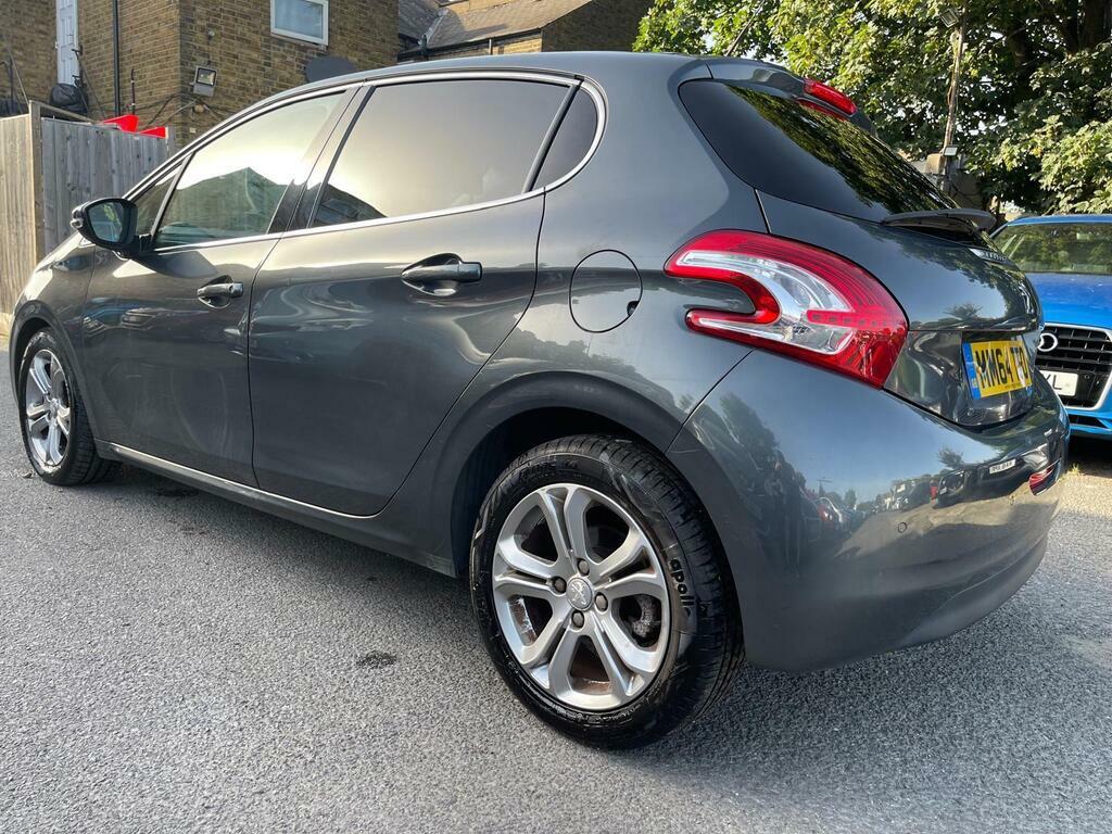 Peugeot 208 1.2L Style Black #6