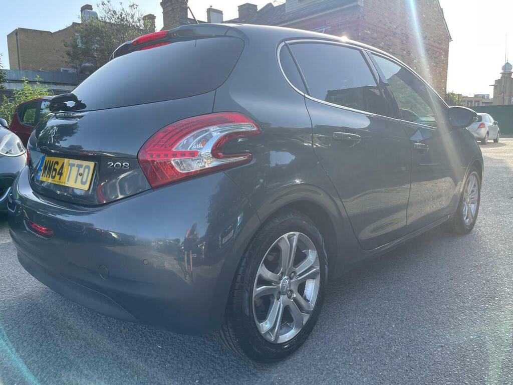 Peugeot 208 1.2L Style Black #8