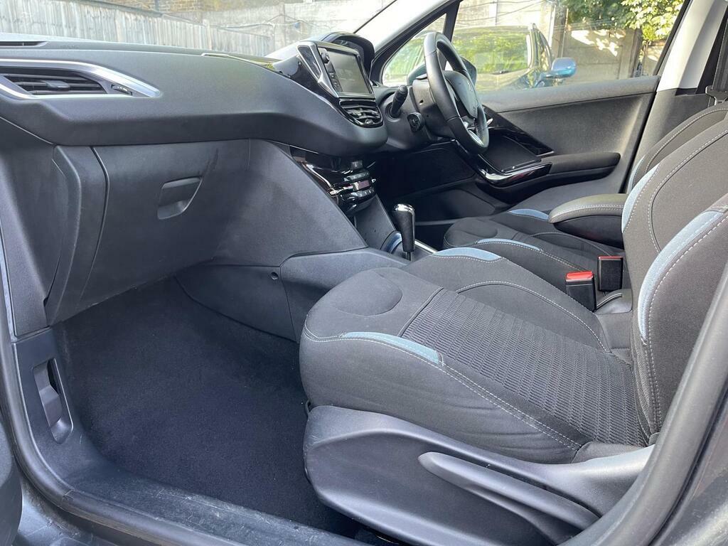 Peugeot 208 1.2L Style Black #19