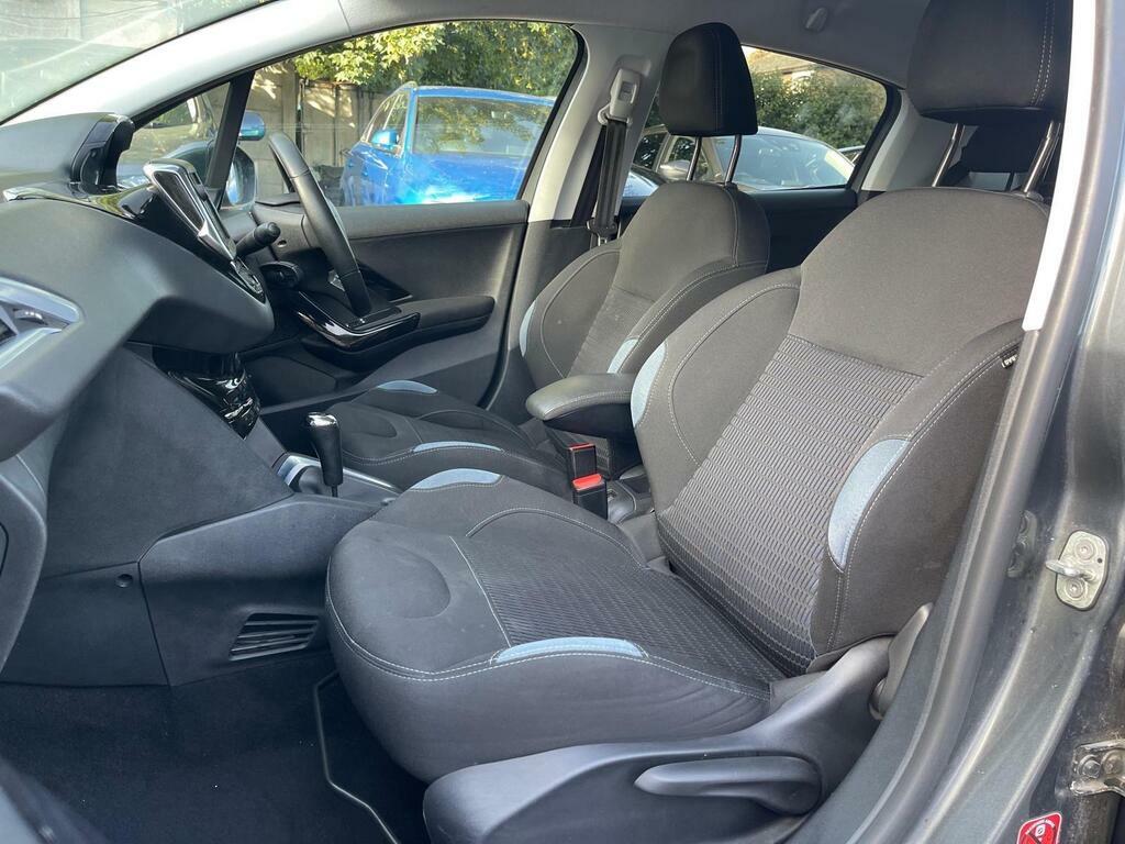 Peugeot 208 1.2L Style Black #22