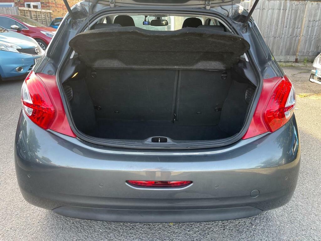 Peugeot 208 1.2L Style Black #4