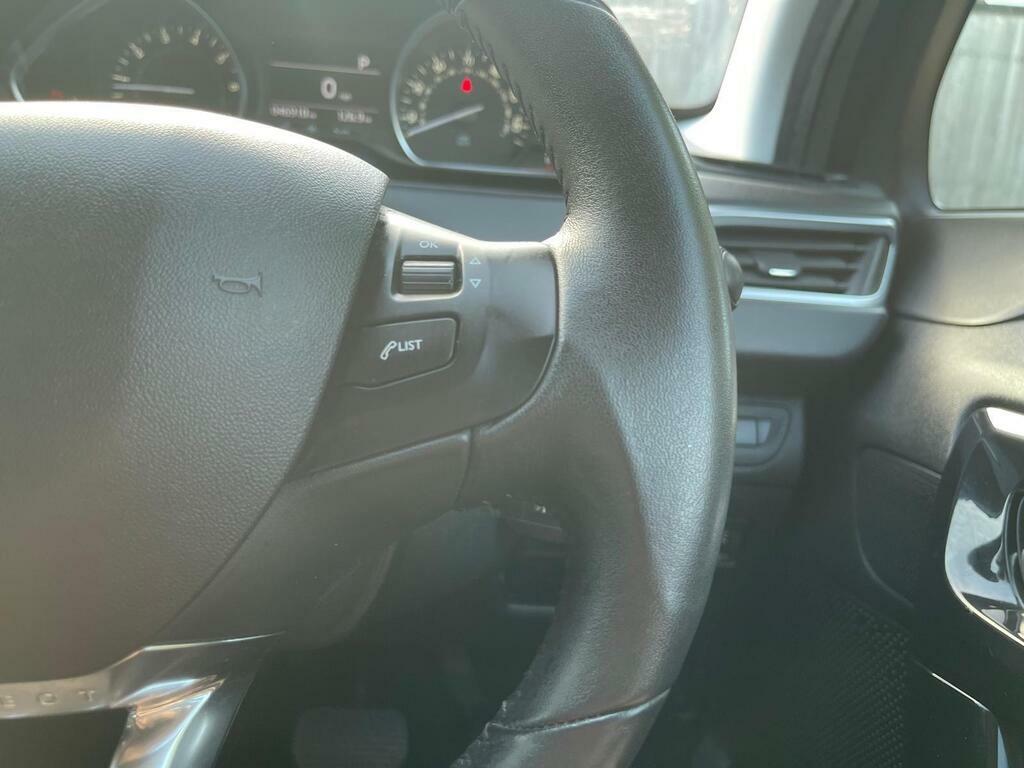 Peugeot 208 1.2L Style Black #17
