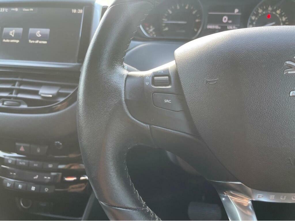 Peugeot 208 1.2L Style Black #23
