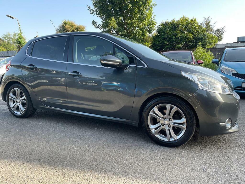 Peugeot 208 1.2L Style Black #9