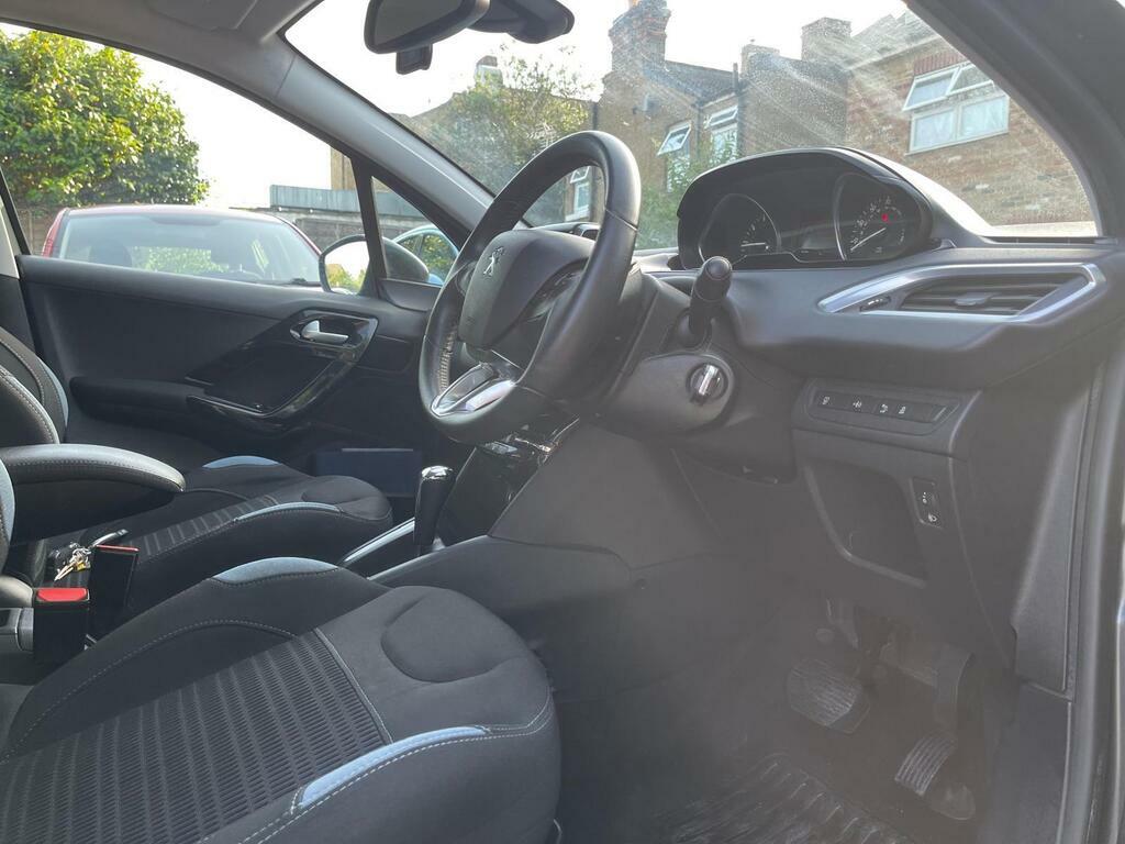 Peugeot 208 1.2L Style Black #11