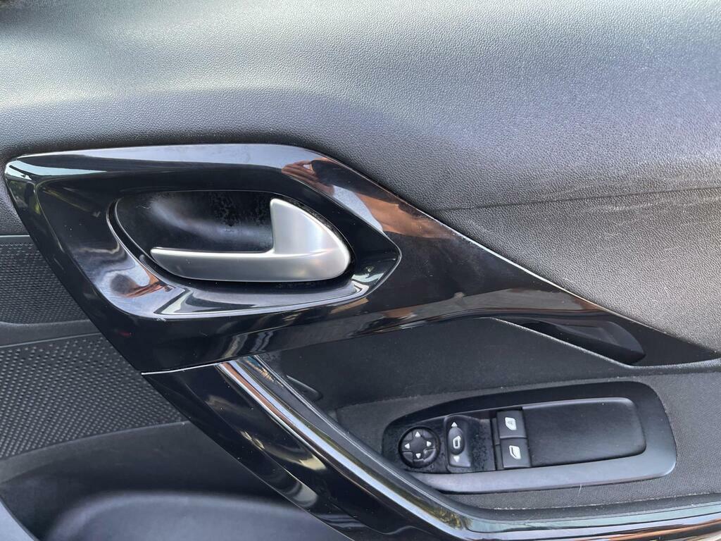 Peugeot 208 1.2L Style Black #10