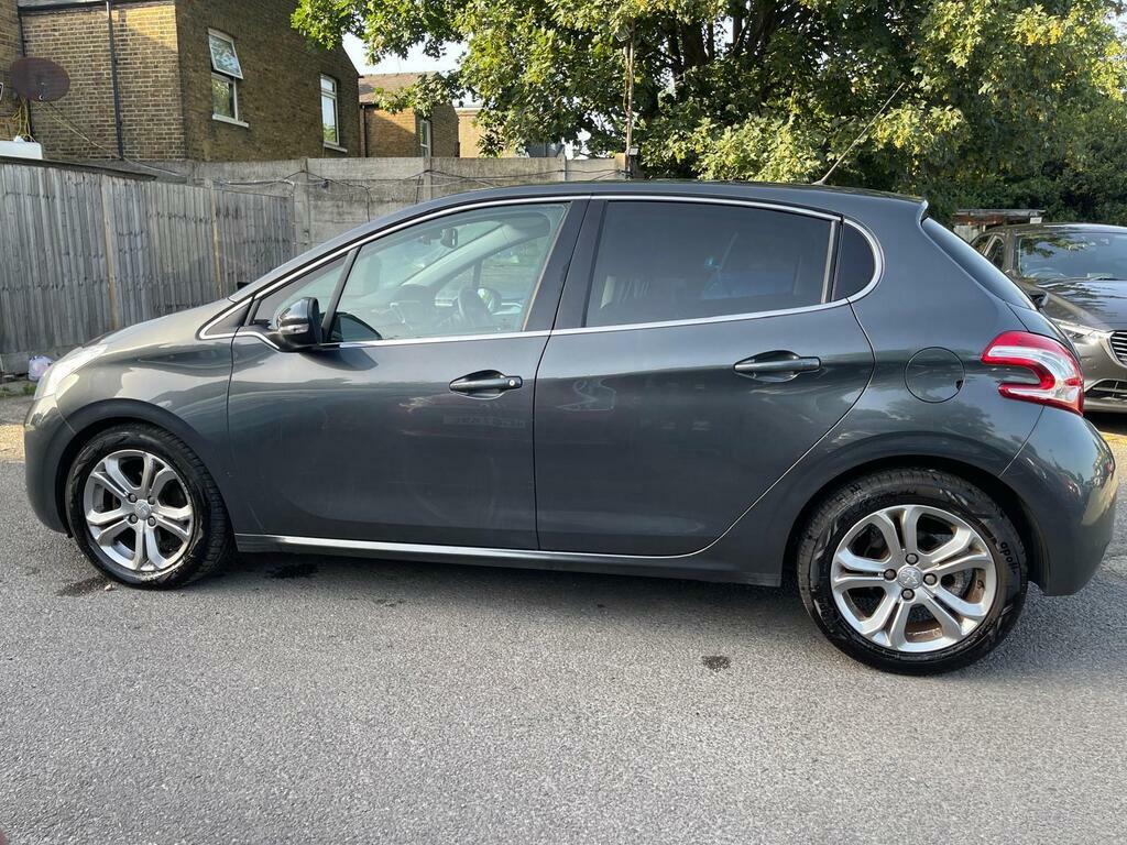 Peugeot 208 1.2L Style Black #14